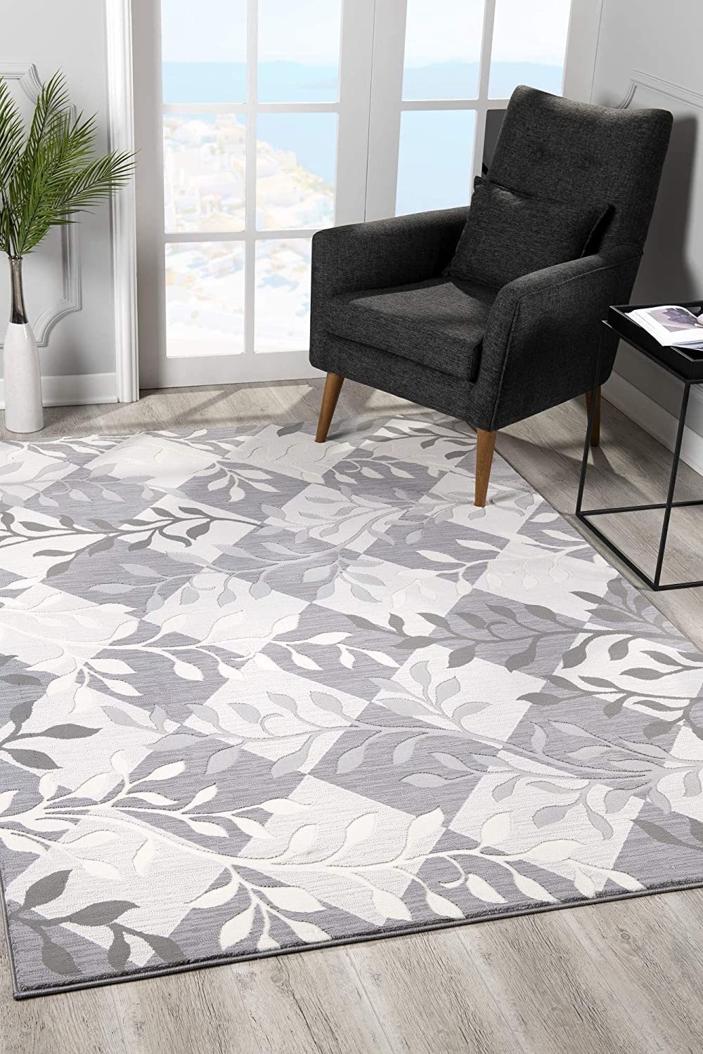 7’ X 10’ Gray Diamond And Vines Area Rug