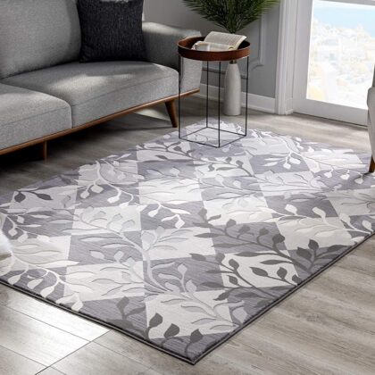 7’ X 10’ Gray Diamond And Vines Area Rug