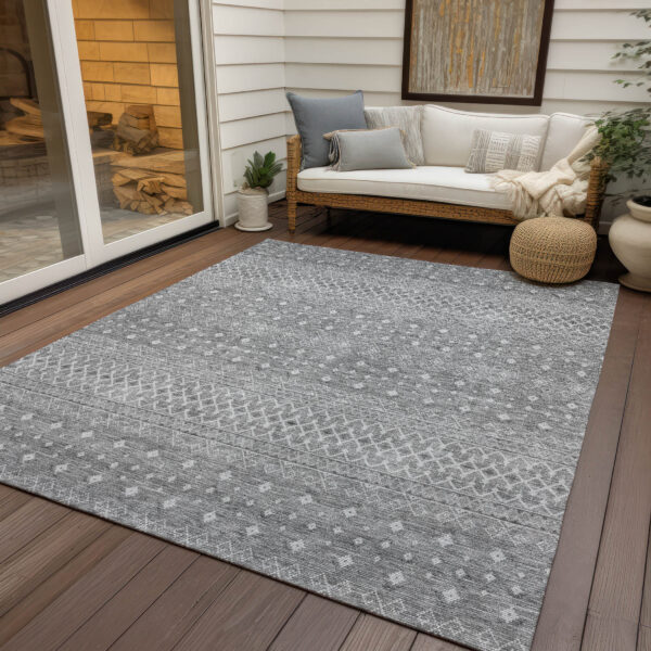 5' X 8' Silver Gray And Ivory Tribal Washable Indoor Outdoor Area Rug