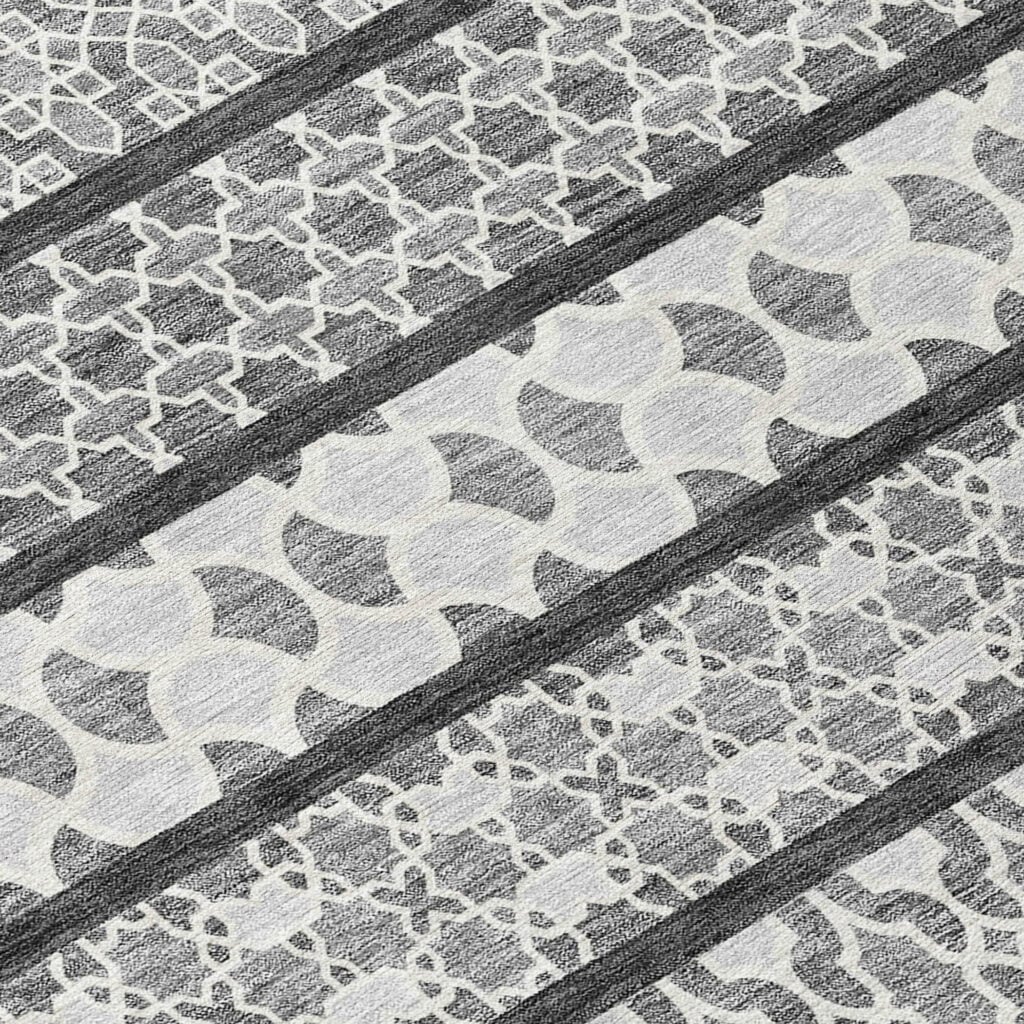 8' Gray Charcoal And Silver Round Quatrefoil Washable Indoor Outdoor Area Rug