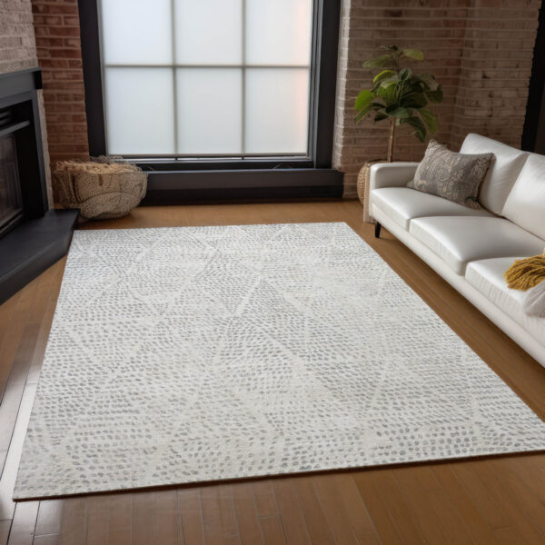 8' X 10' Silver And Ivory Geometric Washable Indoor Outdoor Area Rug