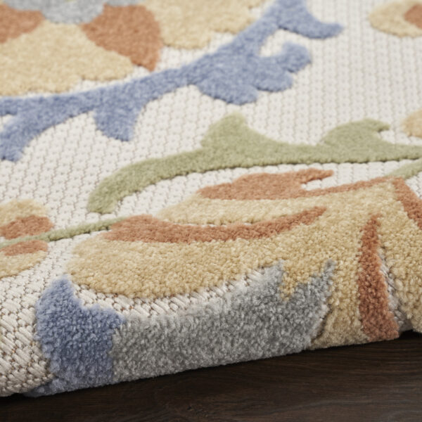 5' X 7' Ivory and Blue Indoor Outdoor Area Rug