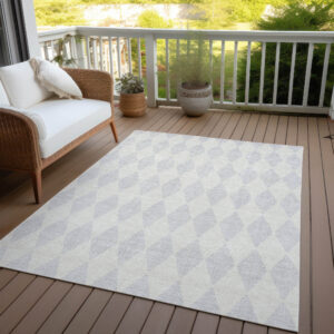 5' X 8' Silver And Ivory Geometric Washable Indoor Outdoor Area Rug
