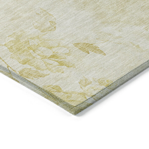 8' Gold Wheat And Ivory Round Floral Washable Indoor Outdoor Area Rug