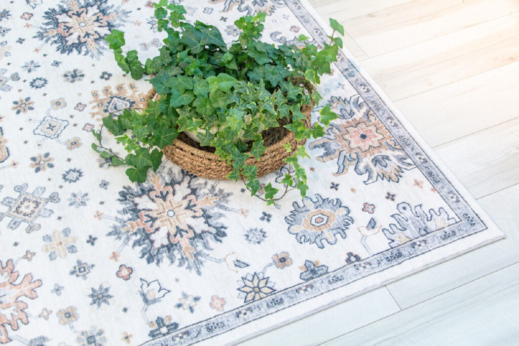 7' x 10' Gray and Gold Floral Area Rug
