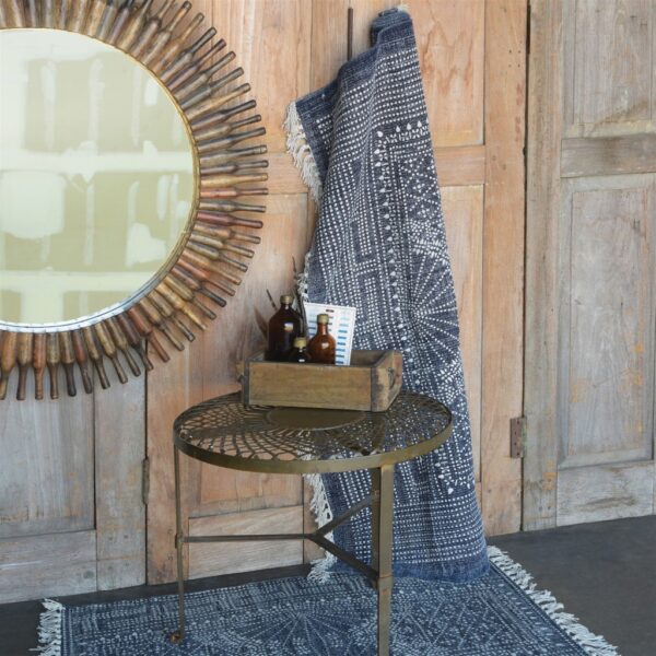 4' X 6' Blue And Ivory Dhurrie Area Rug