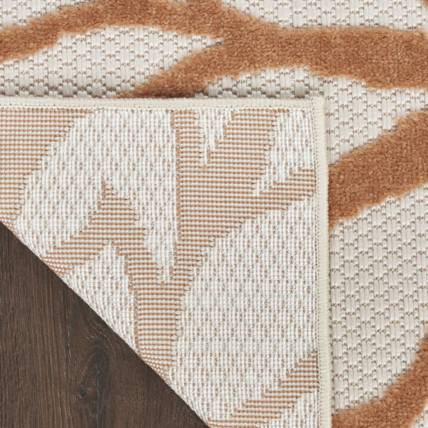 5' X 7' Ivory Green and Blue Indoor Outdoor Area Rug