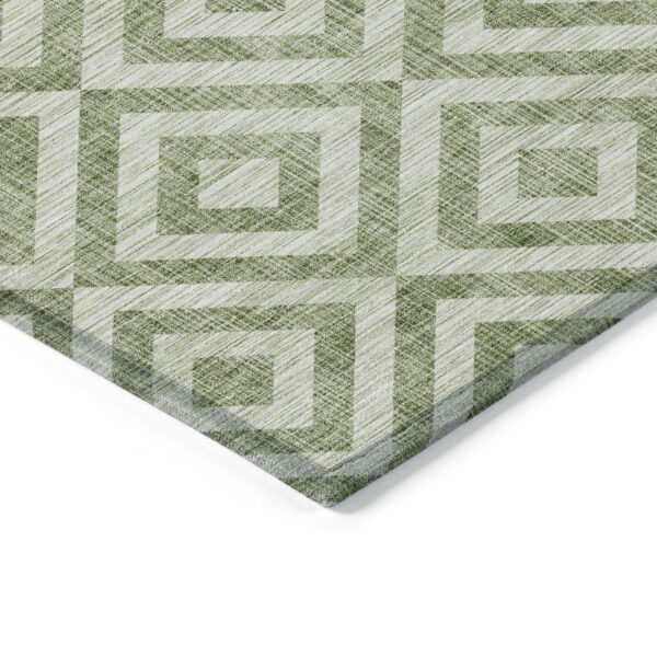 8' Green And Beige Round Geometric Washable Indoor Outdoor Area Rug