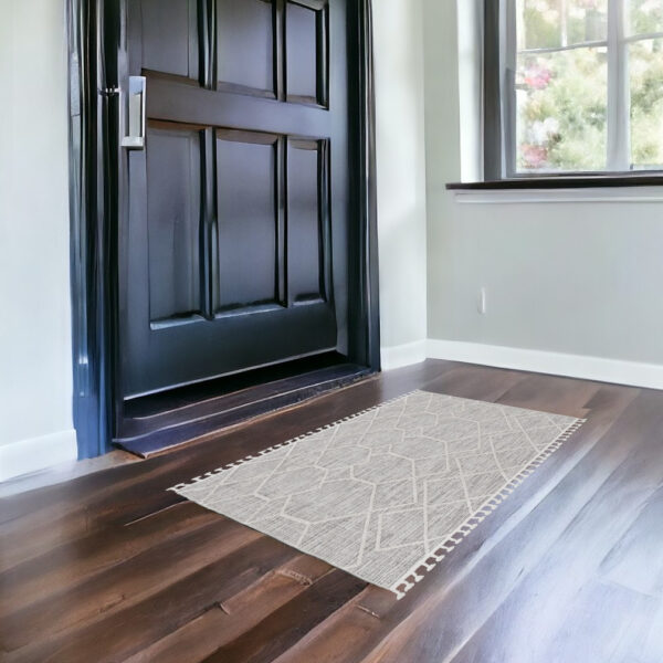 3' X 5' Ivory Grey Diamonds Area Rug With Fringe