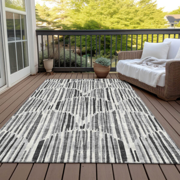 5' X 8' Gray Ivory And Charcoal Abstract Washable Indoor Outdoor Area Rug