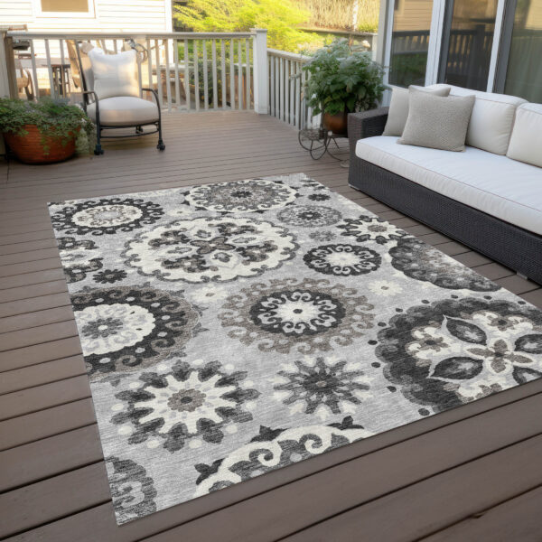 5' X 8' Silver Gray And Ivory Floral Medallion Washable Indoor Outdoor Area Rug
