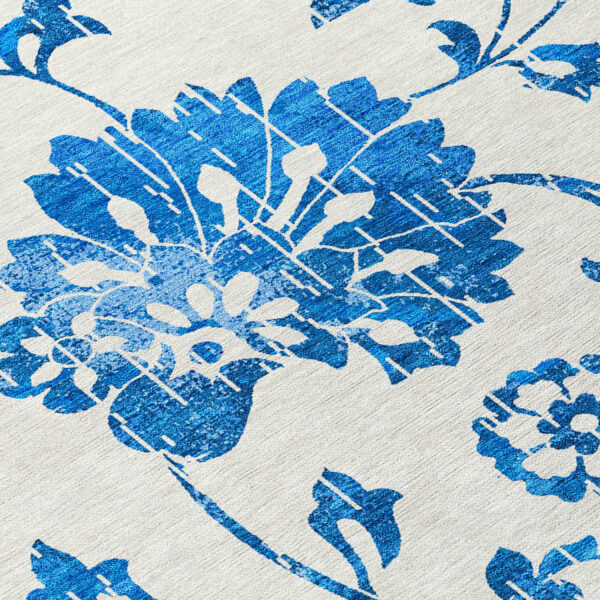 8' White And Denim Blue Round Floral Washable Indoor Outdoor Area Rug