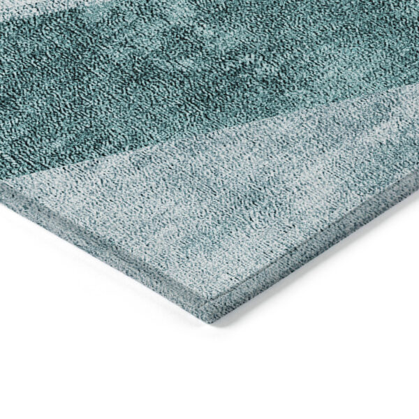 8' Teal Blue Aqua And Blue Round Geometric Washable Indoor Outdoor Area Rug