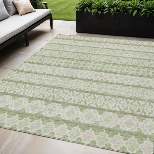 5' X 8' Artichoke Green And Ivory Quatrefoil Washable Indoor Outdoor Area Rug