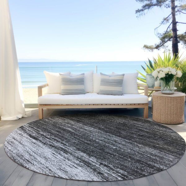 8' Gray Silver And Ivory Round Ombre Washable Indoor Outdoor Area Rug