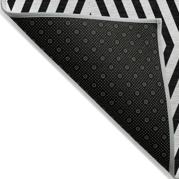 9' X 12' Black and White Geometric Washable Non Skid Indoor Outdoor Area Rug