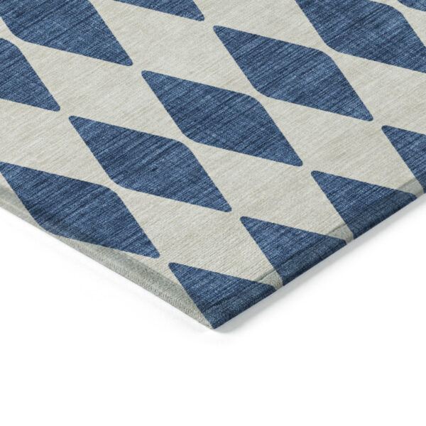 8' Navy Blue And Ivory Round Geometric Washable Indoor Outdoor Area Rug