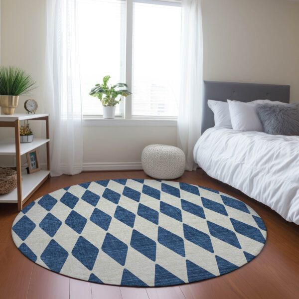 8' Navy Blue And Ivory Round Geometric Washable Indoor Outdoor Area Rug