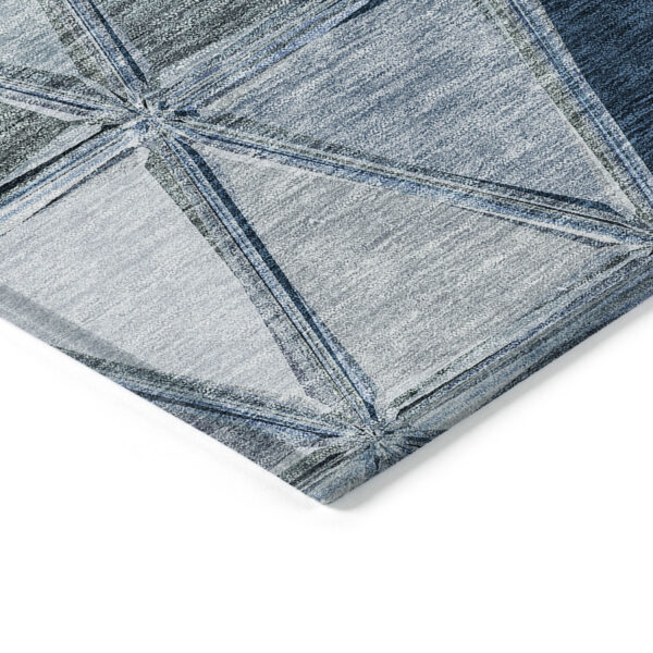 8' Denim Blue And Sky Blue Round Geometric Washable Indoor Outdoor Area Rug