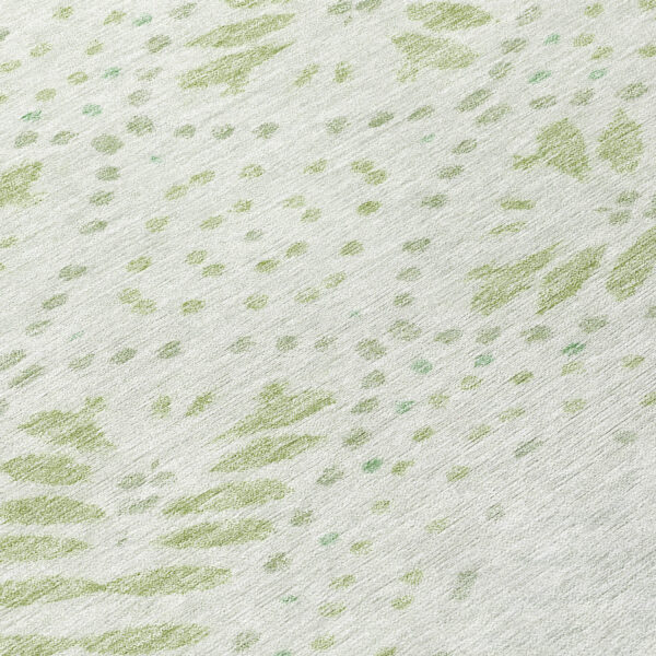 8' Artichoke Green And Fern Green Round Floral Washable Indoor Outdoor Area Rug