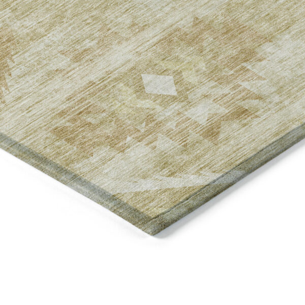 8' Wheat Gold And Beige Round Southwestern Washable Indoor Outdoor Area Rug