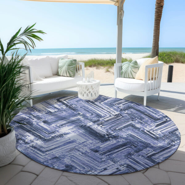 8' Navy Blue And Sky Blue Round Geometric Washable Indoor Outdoor Area Rug