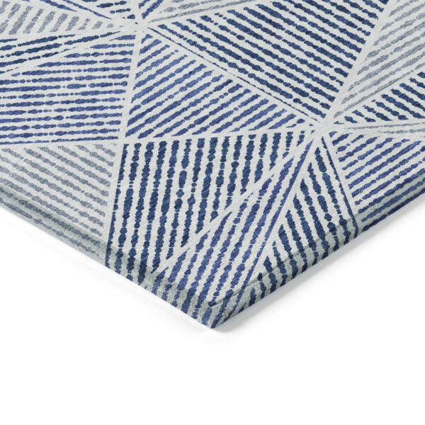 8' Navy Blue And Denim Blue Round Geometric Washable Indoor Outdoor Area Rug