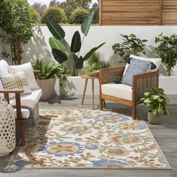 5' X 7' Ivory and Blue Indoor Outdoor Area Rug