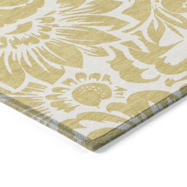 8' Round Gold and White Round Floral Washable Non Skid Indoor Outdoor Area Rug