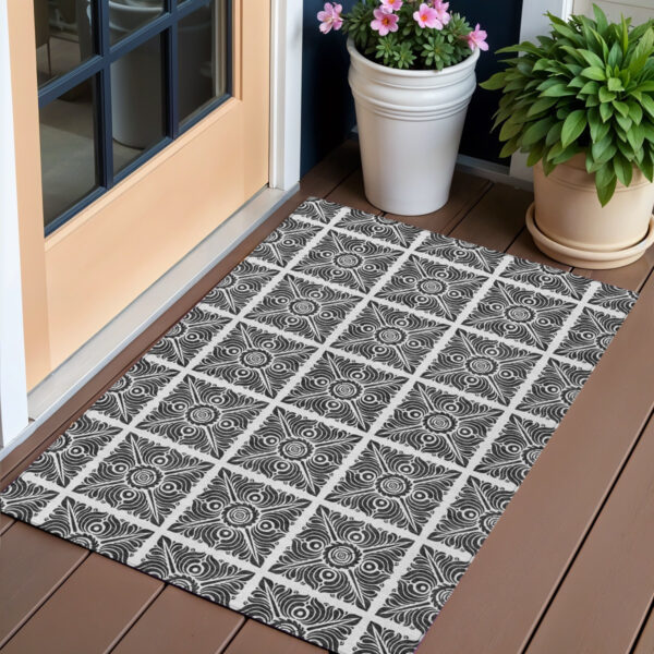 3' X 5' Ivory And Black Medallion Washable Indoor Outdoor Area Rug