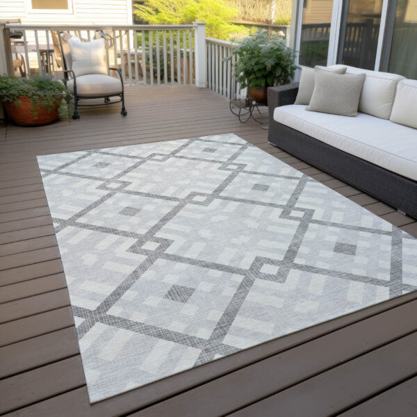 9' X 12' Silver Gray And Ivory Geometric Washable Indoor Outdoor Area Rug