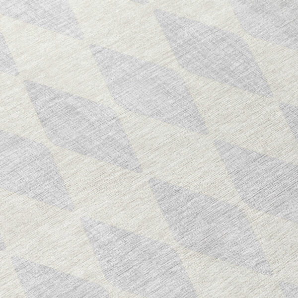 8' Silver And Ivory Round Geometric Washable Indoor Outdoor Area Rug