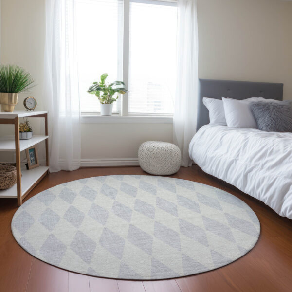 8' Silver And Ivory Round Geometric Washable Indoor Outdoor Area Rug