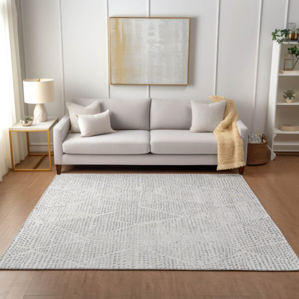 5' X 8' Silver And Ivory Geometric Washable Indoor Outdoor Area Rug