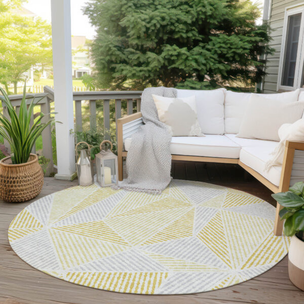 8' Gold Gray And Wheat Round Geometric Washable Indoor Outdoor Area Rug