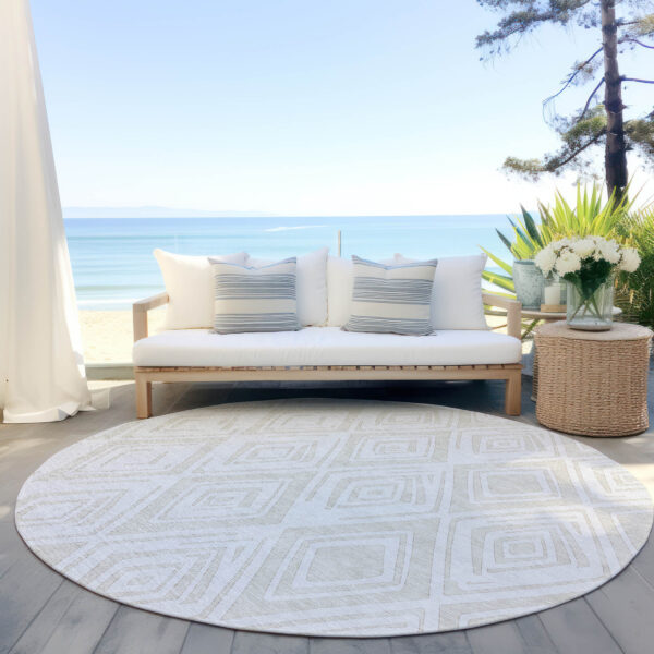 8' Pearl And Ivory Round Geometric Washable Indoor Outdoor Area Rug