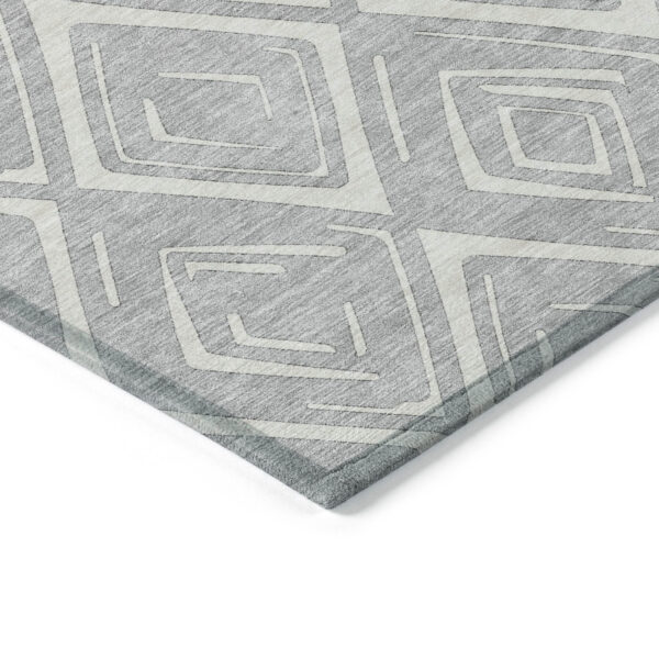 8' X 10' Silver And Ivory Geometric Washable Indoor Outdoor Area Rug