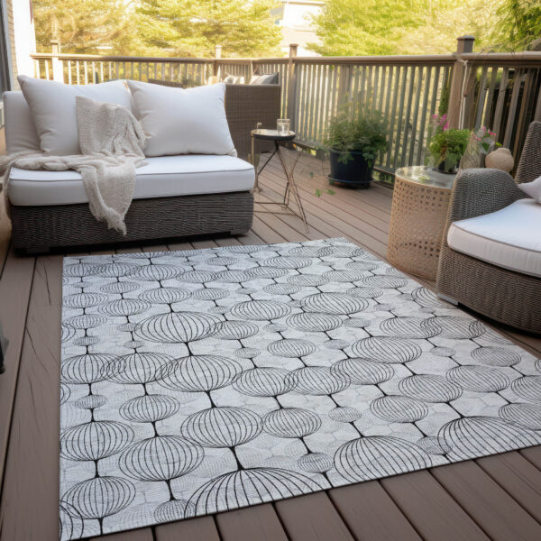 5' X 8' White Gray And Silver Geometric Washable Indoor Outdoor Area Rug