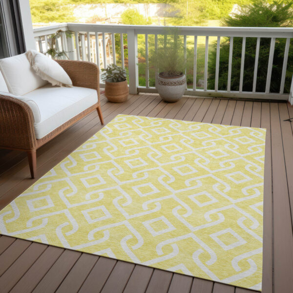 3' X 5' Yellow And Ivory Geometric Washable Indoor Outdoor Area Rug