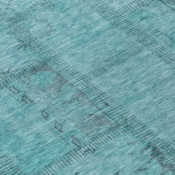8' Teal Blue And Aqua Round Patchwork Washable Indoor Outdoor Area Rug