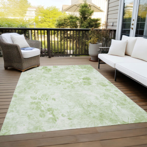 5' X 8' Green And Ivory Floral Washable Indoor Outdoor Area Rug