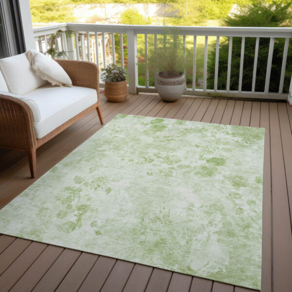 5' X 8' Green And Ivory Floral Washable Indoor Outdoor Area Rug