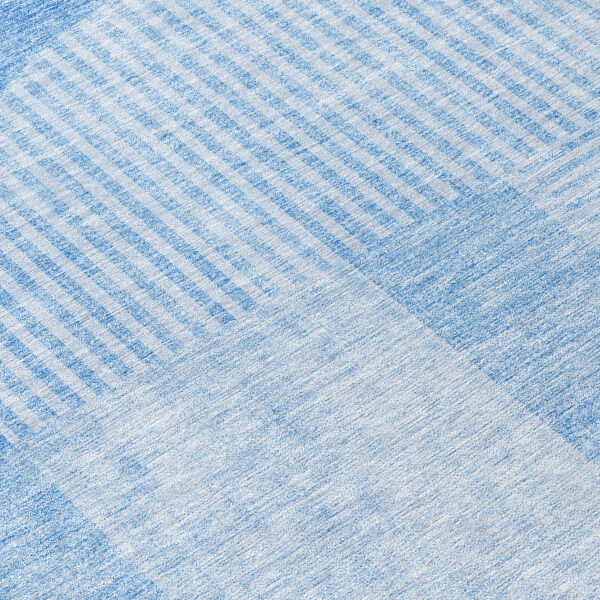 8' Sky Blue And Denim Blue Round Geometric Washable Indoor Outdoor Area Rug