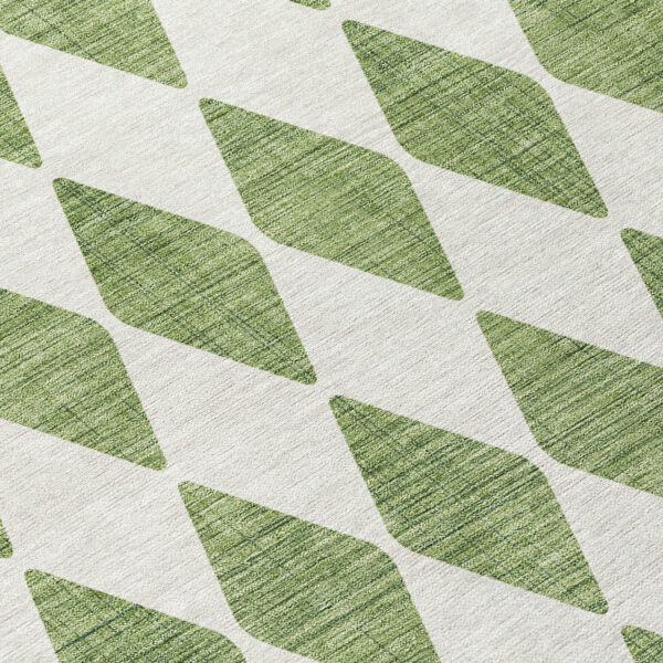 8' Green And Ivory Round Geometric Washable Indoor Outdoor Area Rug