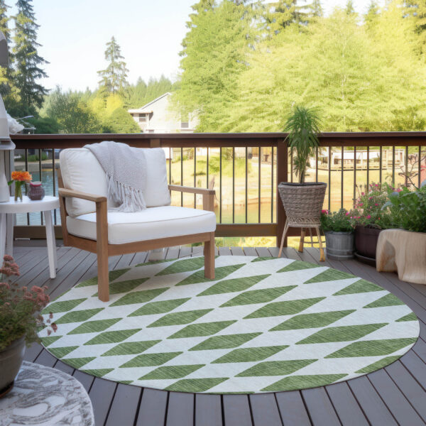 8' Green And Ivory Round Geometric Washable Indoor Outdoor Area Rug