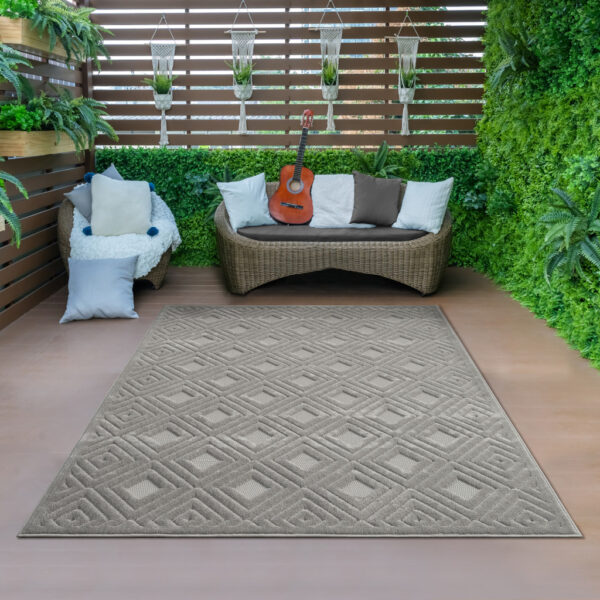 5' x 7' Gray Geometric Area Rug
