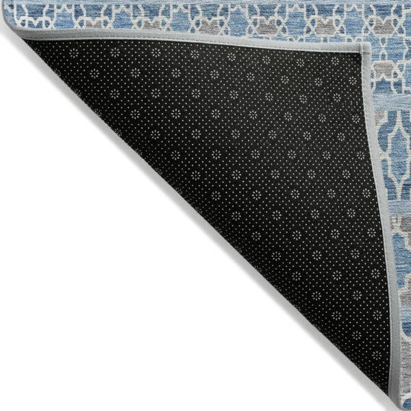 8' Sky Blue And Denim Blue Round Quatrefoil Washable Indoor Outdoor Area Rug