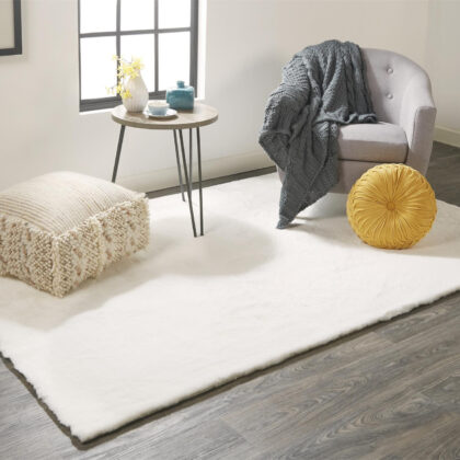 7' X 10' White Shag Area Rug