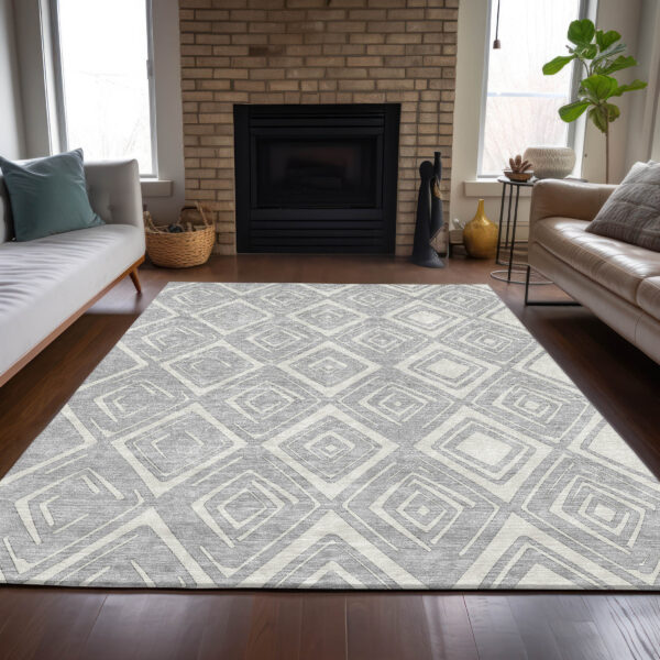 3' X 5' Silver And Ivory Geometric Washable Indoor Outdoor Area Rug