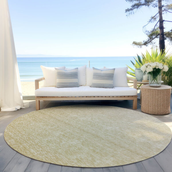 8' Wheat Gold And Tan Round Ombre Washable Indoor Outdoor Area Rug